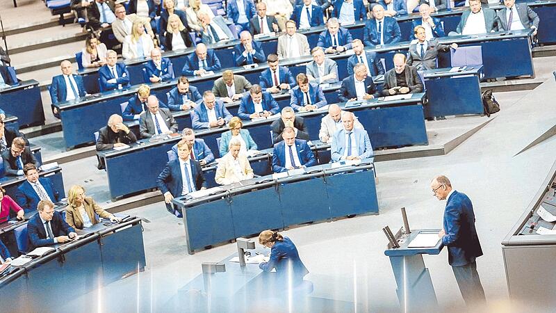 Bundeskanzler Friedrich Merz (CDU) wirbt in der Generaldebatte zum Haushalt f&uuml;r Mut und Zuversicht.