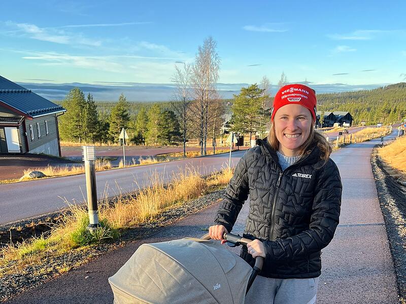 Biathletin Janina Hettich-Walz mit ihrer Tochter Karlotta