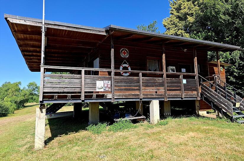 Die Hütte der Wasserwacht am Rudufersee ist am Wochenende währen der Saison immer besetzt.