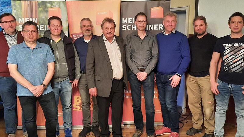 Der Vorstand der neuen Schreinerinnung Kronach-Coburg (von links): Alexander Fischer (Kronach), Clemens M&uuml;ller (R&ouml;dental), Michael G&ouml;tz (Kronach), Gerd Meusel (Grub am Forst), Obermeister Heinrich Schneider (Theisenort), die stellvertretenden Obermeister Andreas Uebelhack (Neustadt bei Coburg) und Michael Metasch (Mitwitz), Alexander Dehler (Gro&szlig;garnstadt) und Christian Kotschenreuther (Steinwiesen)