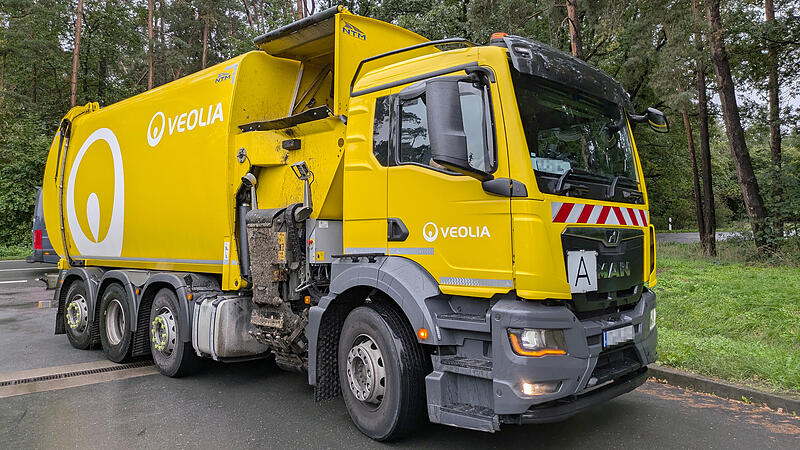 Im Sommer 2024 &uuml;bernahm die Firma Veolia die Aufgaben des regionalen Entsorgungsbetriebs Hofmann aus B&uuml;chenbach bei Roth. Seitdem sind im Landkreis ERH mehr Veolia-Laster zur Abfuhr von Restm&uuml;ll, Biom&uuml;ll und Gelbem Sack unterwegs.