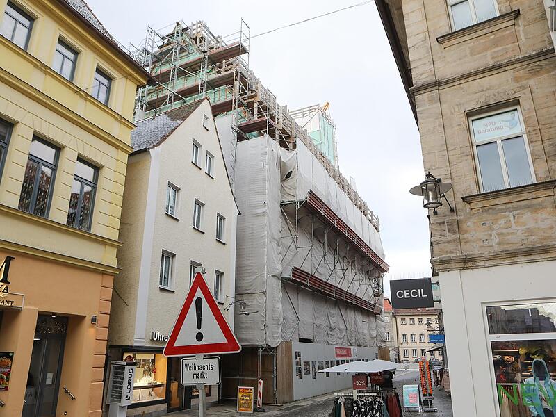 Noch wird die Baustelle die Innenstadt lange prägen. Doch die Stadt hält an ihren Zeitplänen fest.Forchheim & Fränkische Schweiz Noch wird die Baustelle die Innenstadt lange prägen. Doch die Stadt hält an ihren Zeitplänen fest.Forchheim & Fränkische Schweiz