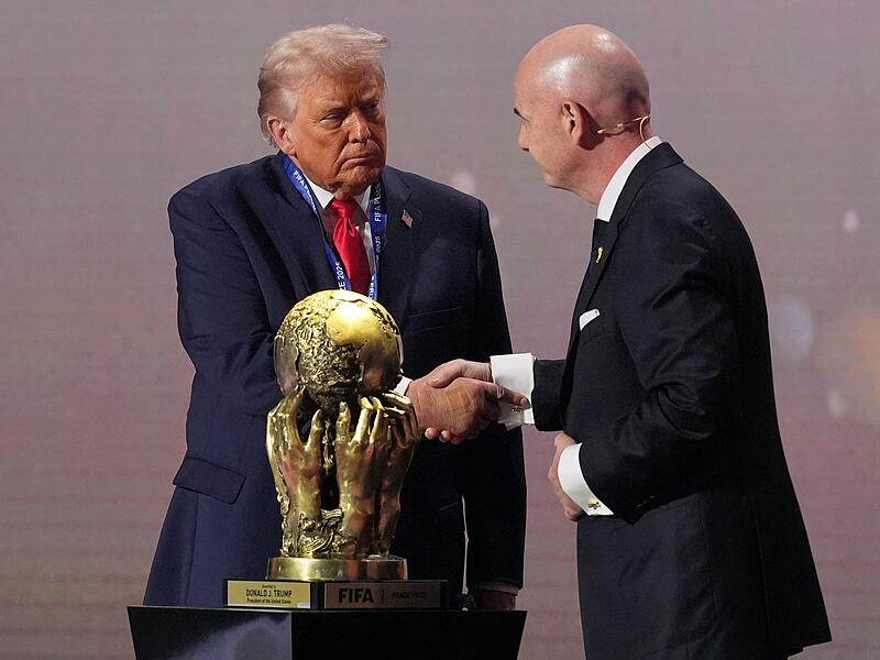 Donald Trump (l) und Gianni Infantino