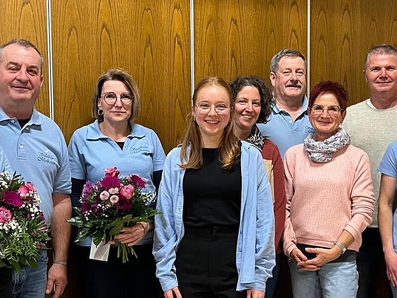 Vorne von links: Bianca Mende, Jürgen Landsteiner, Sandra Tremer, Viktoria Hesselbach, Annika Ludewig, Barbara Halbig, Franziska Gößmann, hintere Reihe (von links): Joachim Kaiser, Peter Weingart und Michael Heinlein.