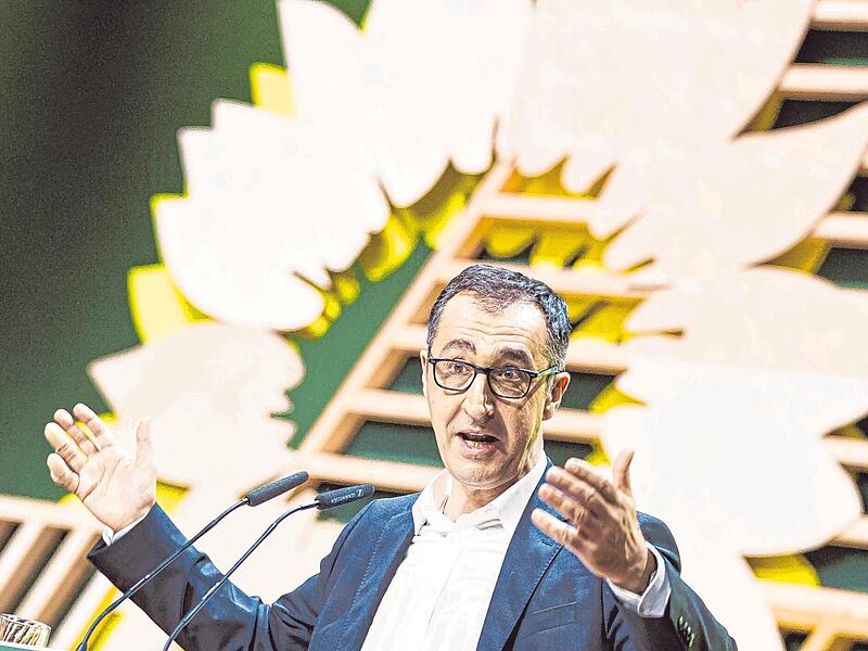 Bislang ist Baden-Württemberg das einzige Bundesland mit einem Grünen als Ministerpräsidenten. Cem Özdemir soll im kommenden Jahr dafür sorgen, dass die Wähler der Partei trotz des Rückzugs von Winfried Kretschmann die Treue halten. Bislang ist Baden-Württemberg das einzige Bundesland mit einem Grünen als Ministerpräsidenten. Cem Özdemir soll im kommenden Jahr dafür sorgen, dass die Wähler der Partei trotz des Rückzugs von Winfried Kretschmann die Treue halten.