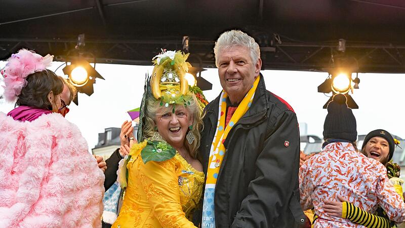 Faschingstreiben auf dem Viktualienmarkt Faschingstreiben auf dem Viktualienmarkt