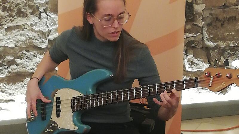 Julia Hofer am Bass in H&ouml;chstadt.