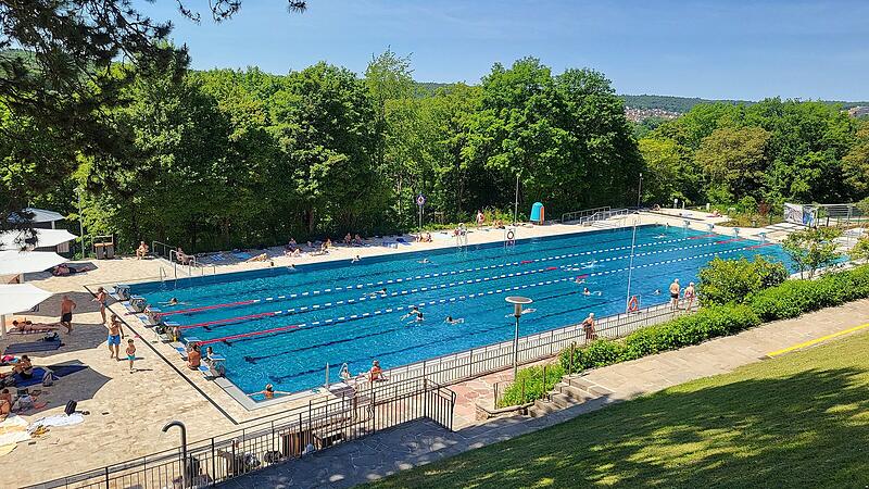 Platz f&uuml;r Wasserratten: das 50-Meter-Schwimmerbecken in Bad Kissingen