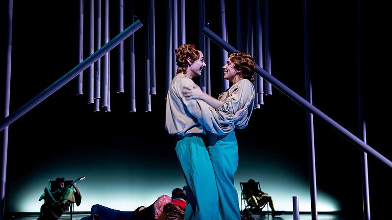 Mit der Neuinszenierung von William Shakespeares Komödie „Was ihr wollt“ wurde das Landestheater Coburg zu den 39. Bayerischen Theatertagen nach Ingolstadt eingeladen. Mit der Neuinszenierung von William Shakespeares Komödie „Was ihr wollt“ wurde das Landestheater Coburg zu den 39. Bayerischen Theatertagen nach Ingolstadt eingeladen.