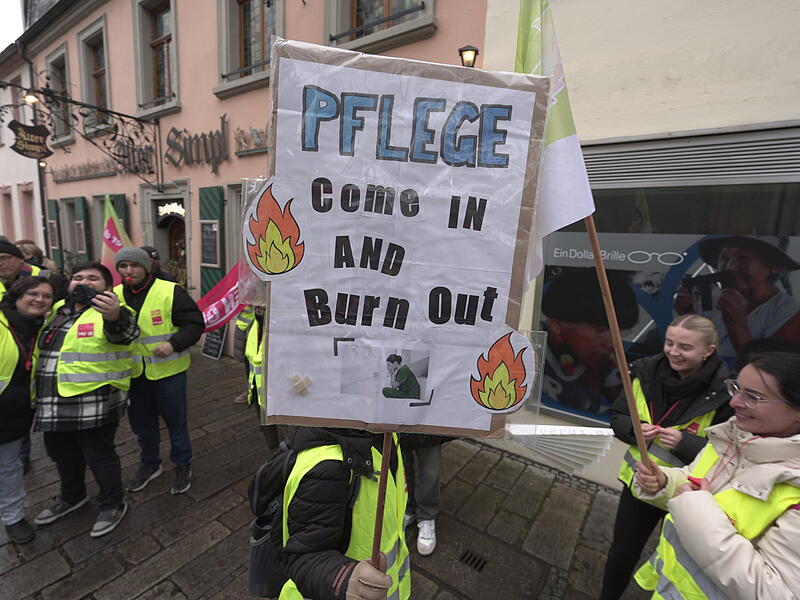 Warnstreik in Mittelfranken: Universit&auml;tsklinikums- und Hochschulmitarbeiter legen ihre Arbeit niederWarnstreik Erlangen