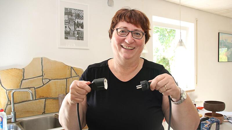 Stecker raus: Ger&auml;te verbrauchen im Standby-Modus verbrauchen unn&ouml;tig Strom. Das steckt Sparpotenzial, sagt die Kulmbacher Klimamanagerin Ingrid Flieger.