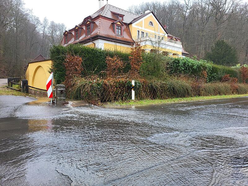 Stra&szlig;ensperrung in der Bad Kissinger Au