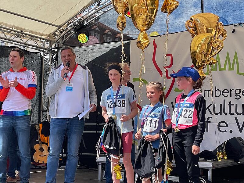 Weltkulturerbelauf 2025: Rund 1000 Sch&uuml;ler aus den 3. und 4. Klassen waren beim Bosch-Sch&uuml;lerlauf am Start.