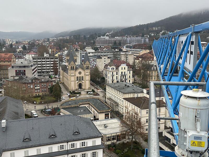 Der Ausleger des Krans ist 50 Meter lang.