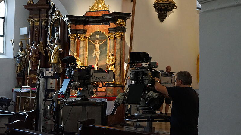 F&uuml;r den Aufbau der Technik in der Kirche in H&ouml;chstadt waren 30 Mitarbeiter des ZDF sieben Stunden besch&auml;ftigt.