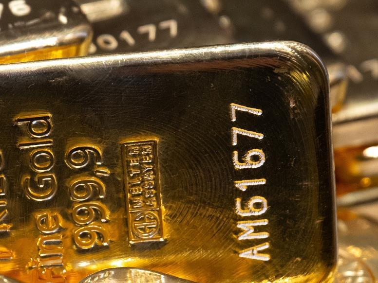 Auf die Goldbarren einer Rentnerin hatte es eine Bande abgesehen. Nun standen die Trickdiebe vor Gericht.