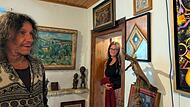 Tamahara und Heike Guillery in ihrem Atelier in Mostviel.