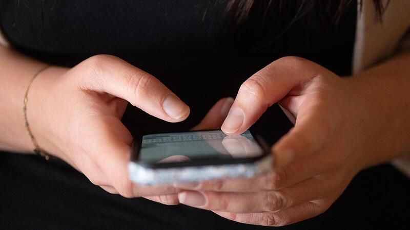 Wenn man seine Kontaktliste auf dem Smartphone gut pflegt, verbringt man weniger Zeit mit der Suche nach Vor- oder Nachnamen.