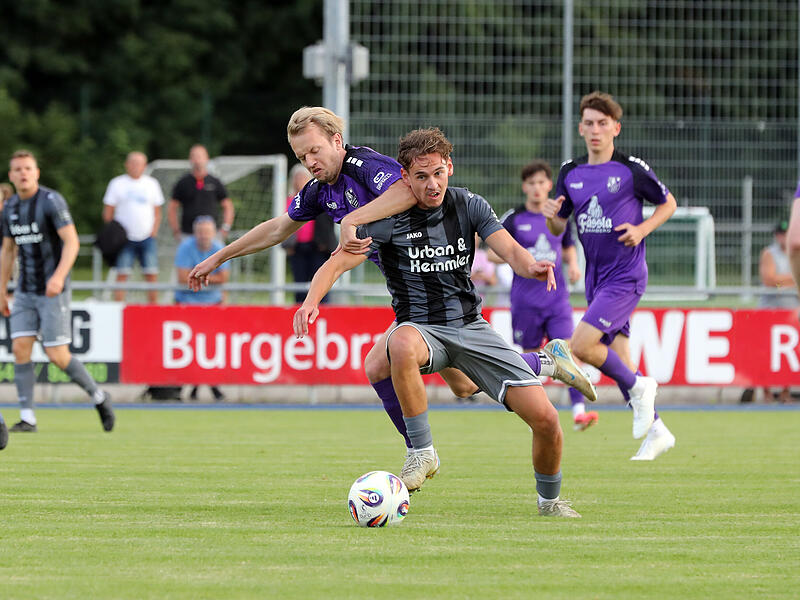 FC Eintracht Bamberg um Marc Reischmann schlägt SpVgg Weiden Kampfstark und am Ende gefährlicher: Marc Reischmann (links) und der FC Eintracht Bamberg schlugen Lukas Schallers SpVgg Weiden verdient.
