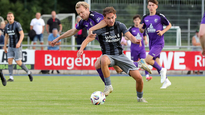 Kampfstark und am Ende gef&auml;hrlicher: Marc Reischmann (links) und der FC Eintracht Bamberg schlugen Lukas Schallers  SpVgg Weiden verdient.