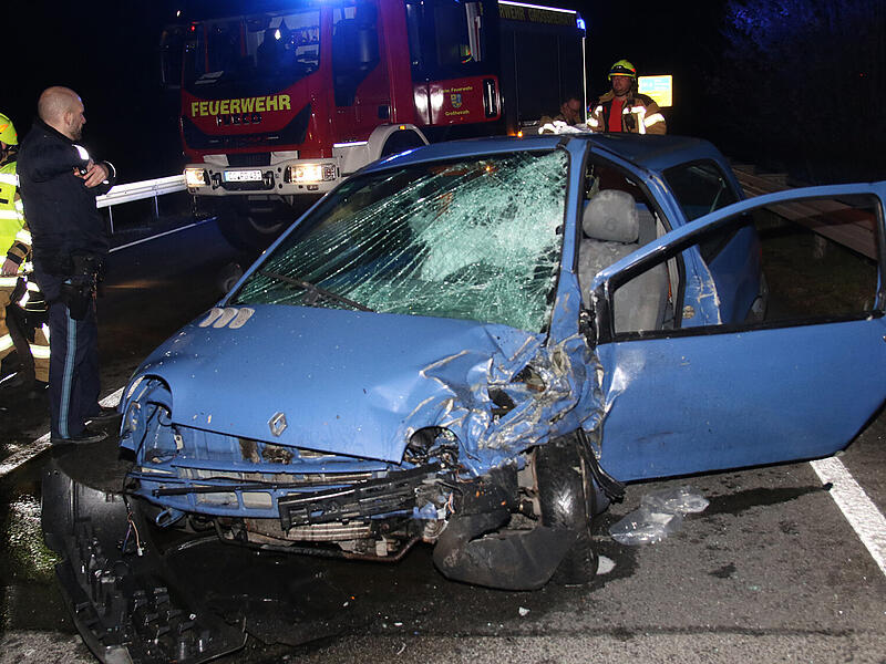 Mit diesem Renault Twingo wollte ein 36-J&auml;hriger Pizza ausliefern. Die Fahrt endete auf dramatische Weise.