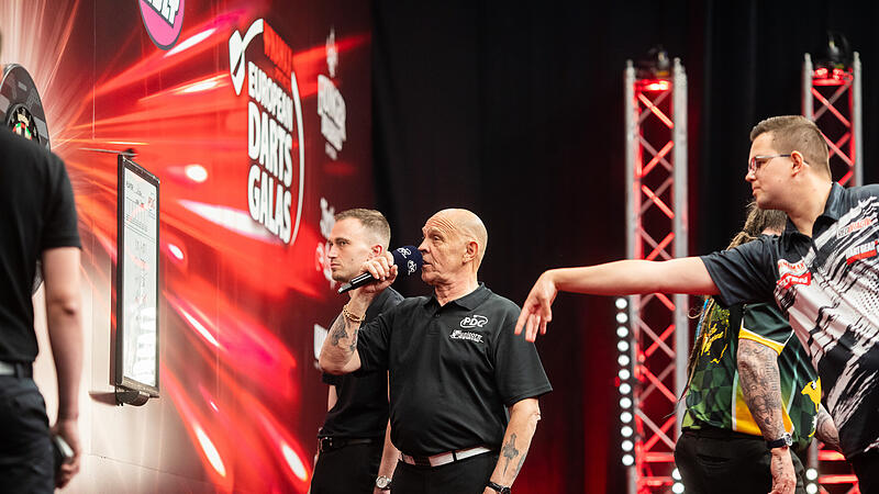 Ausverkaufte Brose Arena und gro&szlig;e Namen des Dartsports: Die Franken Darts Gala in Bamberg begeisterte Fans und Profis gleicherma&szlig;en.