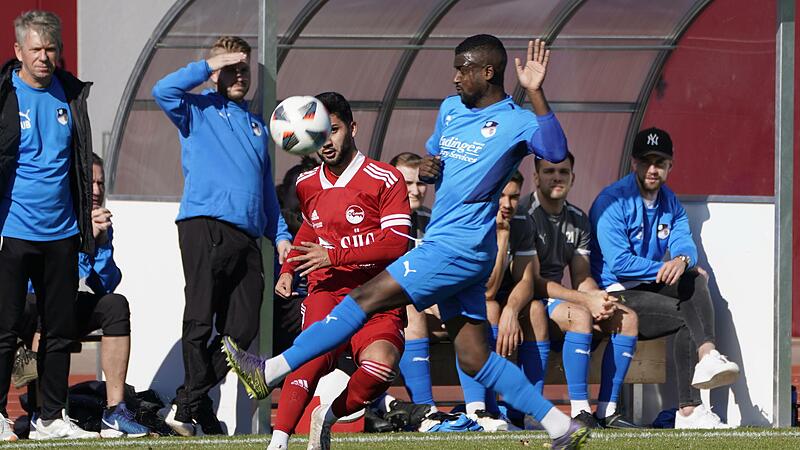 Eine heftige Pleite kassierte der SV Euerbach-Kützberg (blaue Trikots) beim FC Coburg (0:4). Jetzt zieht sich der Verein aus der Landesliga zurück.