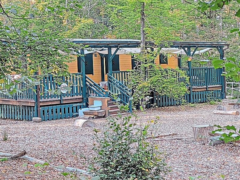 Der Wald- und Erlebniskindergarten Willersdorf soll zum n&auml;chstm&ouml;glichen Zeitpunkt vor&uuml;bergehend seinen Betrieb einstellen. Derzeit besuchen nur sechs Kinder die Einrichtung.