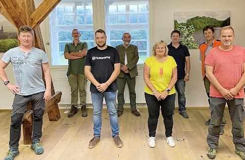 Die neuen Personalratsmitglieder (von links): Vorsitzender Christian Goldammer aus Kehlbach, Alexander Kelle aus Rothenkirchen, Jugendvertreter Johannes Wörner aus Trieb, Forstbetriebsleiter Peter Hagemann, Anni Fiedler aus Marienroth, Markus Merkl aus Nurn, Servicestellenleiter Stefan Wittenberg und Mirko Donath aus Lichtenfels Die neuen Personalratsmitglieder (von links): Vorsitzender Christian Goldammer aus Kehlbach, Alexander Kelle aus Rothenkirchen, Jugendvertreter Johannes Wörner aus Trieb, Forstbetriebsleiter Peter Hagemann, Anni Fiedler aus Marienroth, Markus Merkl aus Nurn, Servicestellenleiter Stefan Wittenberg und Mirko Donath aus Lichtenfels