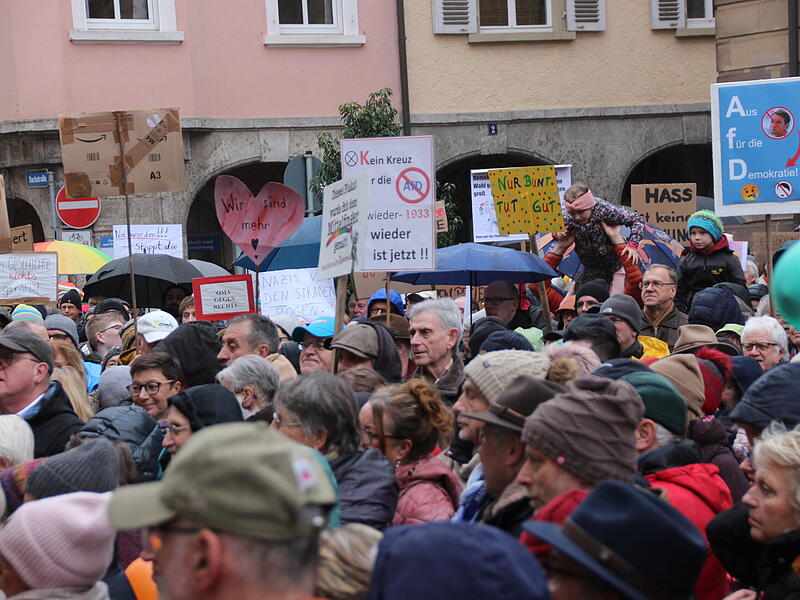 Demokratie Demo "Nie wieder ist jetzt in Bad KissingenDemokratie Demo "Nie wieder ist Jetzt" in Bad Kissingen