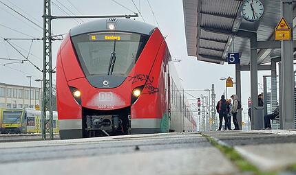 Die Bayerische Eisenbahngesellschaft BEG legt Jahreszahlen 2025 zur Betriebsqualit&auml;t im bayerischen Schienenpersonennahverkehr vor. Wie gut schneiden Frankens Z&uuml;ge ab?