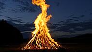Sonnwendfeuer Beim Sonnwendfeuer muss man auch auf die Natur achten, betont der LBV Kulmbach.