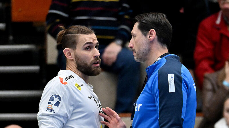 HSC-Trainer Anel Mahmutefendic (hier mit Torwart Petros Boukovinas) schw&ouml;rt seine Mannschaft auf die letzten zwei Spiele des Jahres ein.