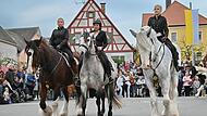 Der Auftritt der Reitergruppen in Effeltrich war beeindruckend.