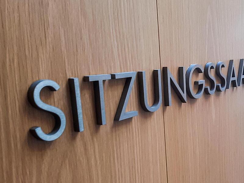 Eine Polizeikontrolle enttarnt geheime Drogengeschäfte. Ein 44-Jähriger muss sich nun vor Gericht verantworten.