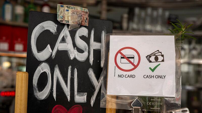 Keine Kartenzahlung, nur Cash Keine Kartenzahlung, nur Cash