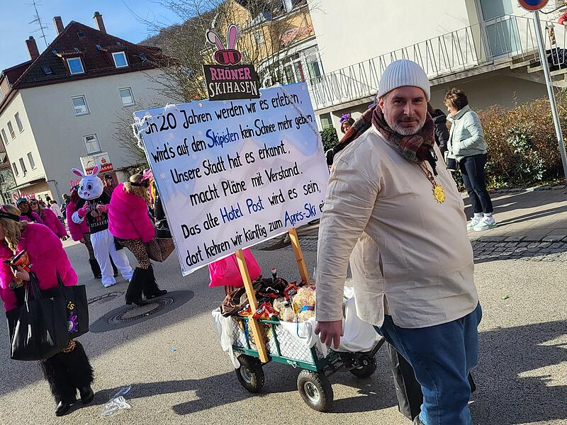 Viel los war am Faschingsdienstag, 4. März 2025, beim Faschingszug in Bad Brückenau.