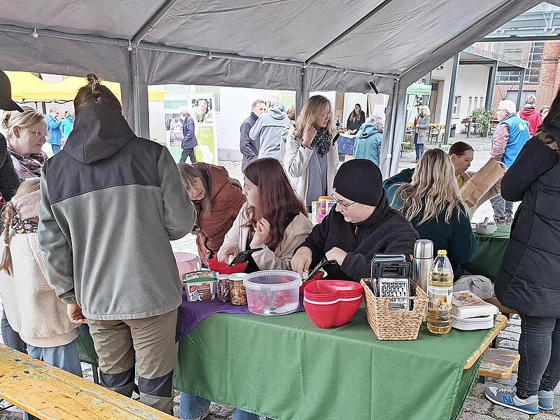 Viel los war beim Jubiläumsfest im Mönchshof am Stand des Gartenbau-Kreisverbands Kulmbach.