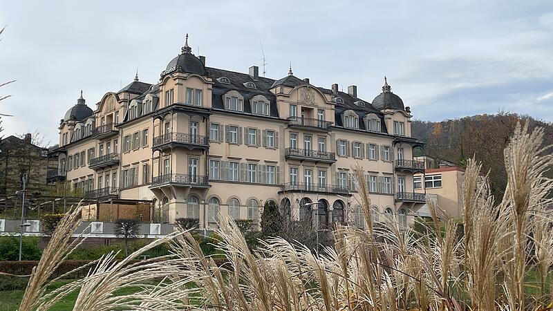 Der F&uuml;rstenhof in Bad Kissingen steht seit 21 Jahren leer. Aktuell loten die Eigent&uuml;mer die Optionen aus, wie das 80-Millionen-Euro-Projekt doch noch umgesetzt werden kann.