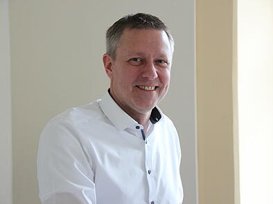 Marco Steiner in seinem B&uuml;ro in R&ouml;dental