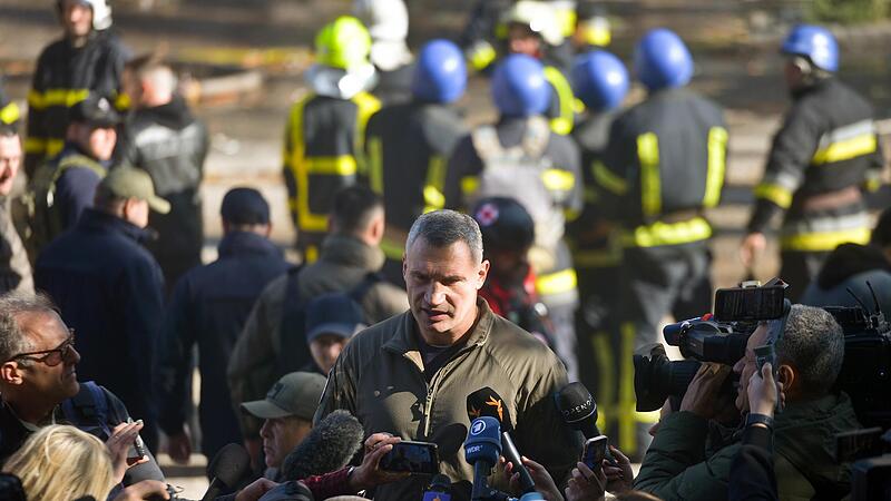 Vitali Klitschko, B&uuml;rgermeister von Kiew, sprach nach einem russischen Drohnenangriff in Kiew am Montag zu Journalisten.