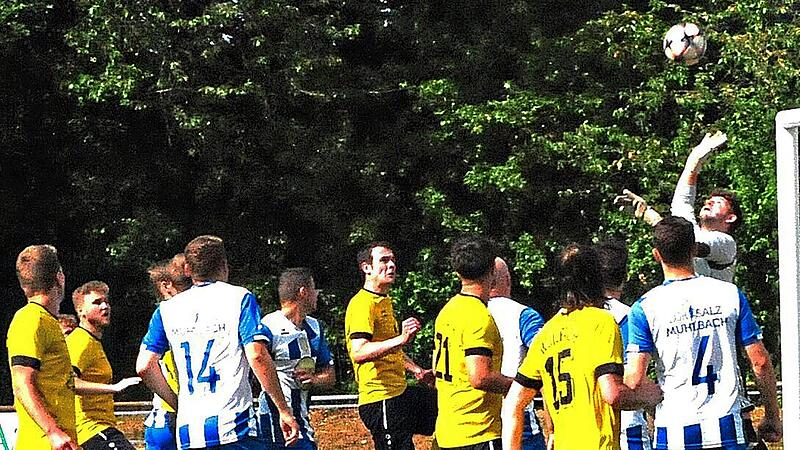 Unser Bild zeigt das Duell zwischen dem TSV Wollbach (in Gelb) und der DJK Salz/Mühlbach. Die DJK setzte sich mit 3:1 durch und so landete der TSV nach Münnerstadt und der DJK auf dem dritten Platz. ssp Unser Bild zeigt das Duell zwischen dem TSV Wollbach (in Gelb) und der DJK Salz/Mühlbach. Die DJK setzte sich mit 3:1 durch und so landete der TSV nach Münnerstadt und der DJK auf dem dritten Platz. ssp