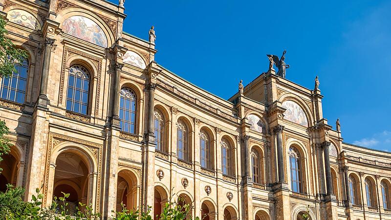 Im Maximilianeum in München tagt der bayerische Landtag. Im Maximilianeum in München tagt der bayerische Landtag.