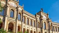 Im Maximilianeum in München tagt der bayerische Landtag. Im Maximilianeum in München tagt der bayerische Landtag.