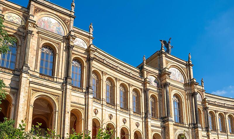 Im Maximilianeum in München tagt der bayerische Landtag. Im Maximilianeum in München tagt der bayerische Landtag.