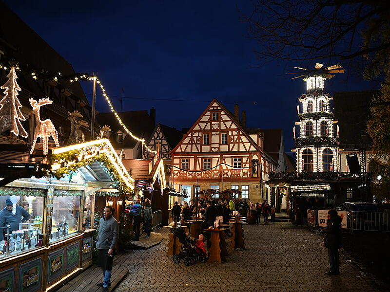 Der Forchheimer Weihnachtsmarkt 2024 ist eröffnet.Eröffnung Weihnachtsmarkt Forchheim 2024 Der Forchheimer Weihnachtsmarkt 2024 ist eröffnet.