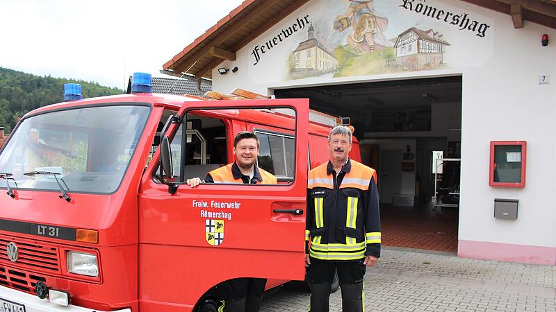 Der aktuelle Feuerwehrwagen passt gerade so in die Garage. Mit dem neuen Einsatzwagen wird die Raumfrage drängend. Der aktuelle Feuerwehrwagen passt gerade so in die Garage. Mit dem neuen Einsatzwagen wird die Raumfrage drängend.