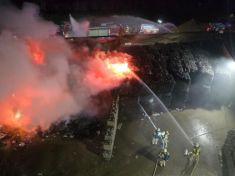 Gro&szlig;brand in Lichtenfels bek&auml;mpft