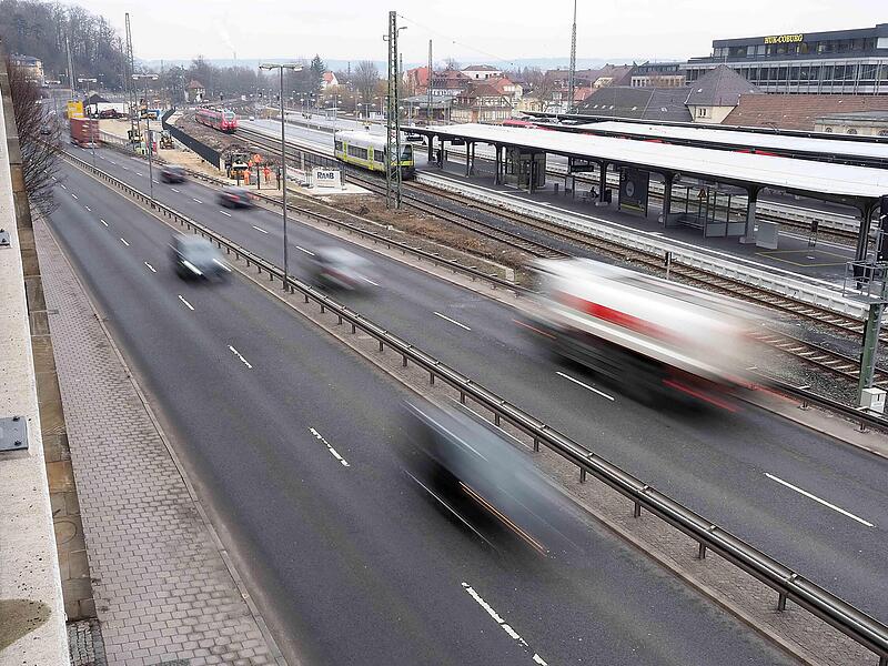 Auf der Coburger Stadtautobahn wird es 2023 (und auch noch 2014!) wieder zahlreiche Baustellen geben. Auf der Coburger Stadtautobahn wird es 2023 (und auch noch 2014!) wieder zahlreiche Baustellen geben.