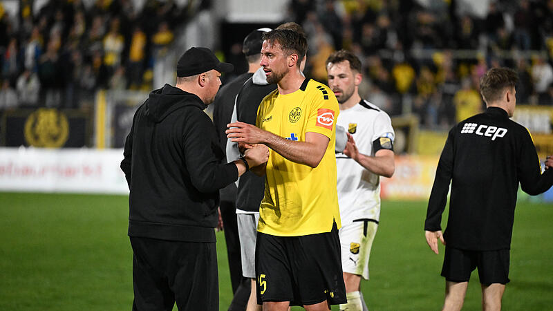 Sport Fußball Saison 2025 / 2026 Regionalliga Bayern 29. Spieltag Freitag 17.04.2026 Spielort Bayreuth Hans-Walter-Wild-Stadion Spielbeginn 19.00 h SpVgg Bayreuth gegen DJK Vilzing Halbzeitergebnis 1:0 Endstand 3:0 Spielende Lukas Kling Trainer Alexa Sport Fußball Saison 2025 / 2026 Regionalliga Bayern 29. Spieltag Freitag 17.04.2026 Spielort Bayreuth Hans-Walter-Wild-Stadion Spielbeginn 19.00 h SpVgg Bayreuth gegen DJK Vilzing Halbzeitergebnis 1:0 Endstand 3:0 Spielende Lukas Kling Trainer Alexa